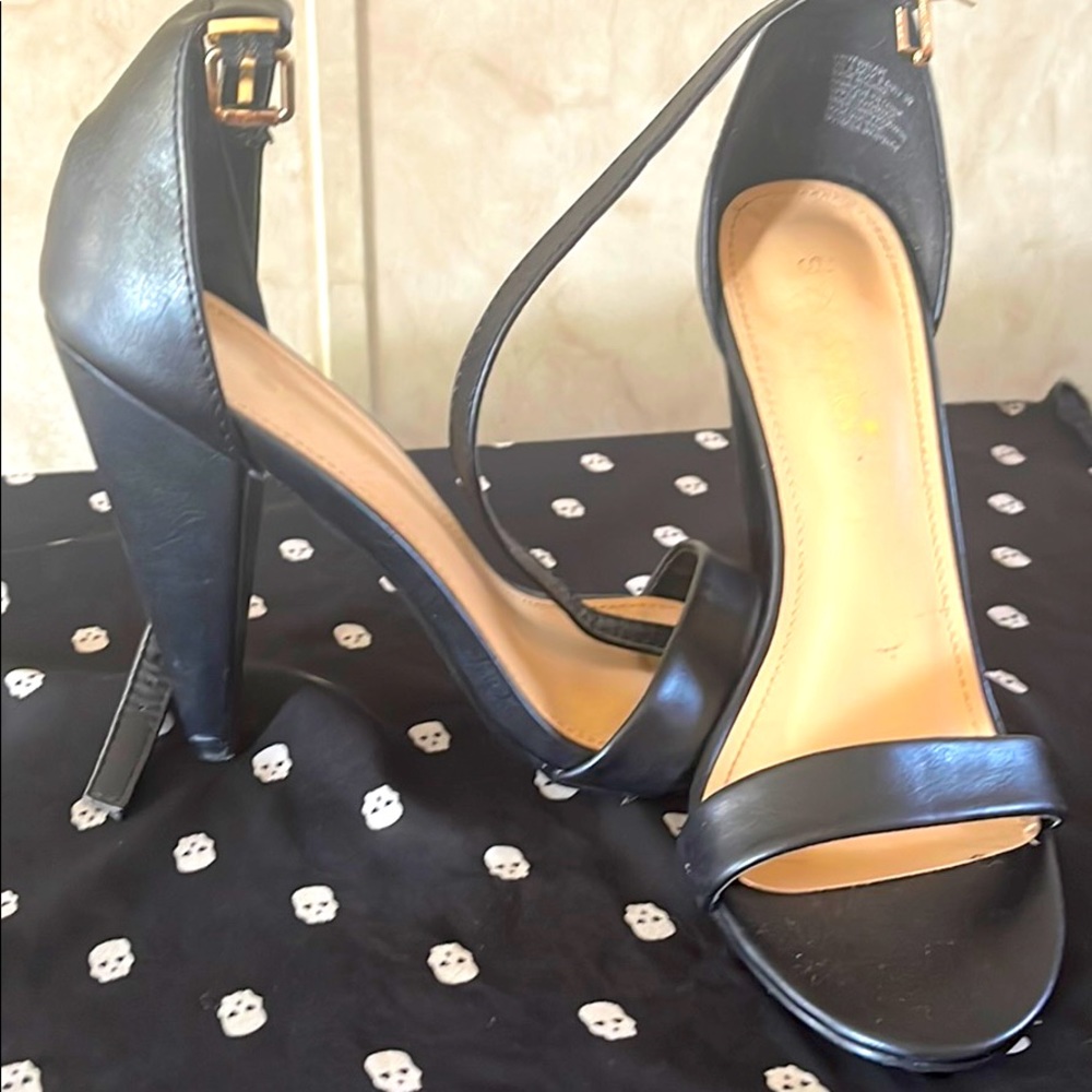 Black heels that strap around ankles
